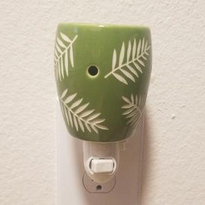 Scentsy Grotto plug in